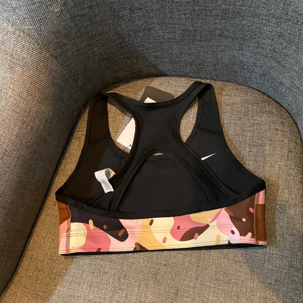 NWT Nike reversible sports bra - Picture 4 of 7
